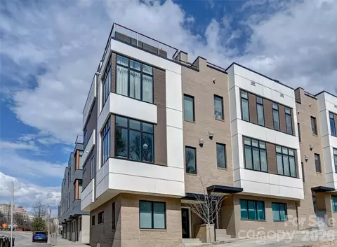 1 Bauhaus Ct, Asheville, NC 28801