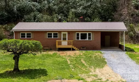 8855 Bugger Hollow Rd, Newland, NC 28657