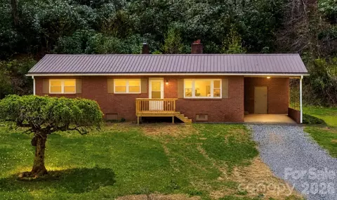 8855 Bugger Hollow Rd, Newland, NC 28657