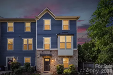 1221 Queen Lyon Ct, Charlotte, NC 28205