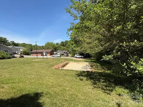 100 4th Em St, Marion, NC 28752 photo 3