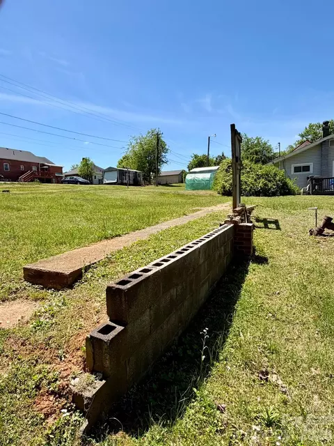 100 4th Em St, Marion, NC 28752 photo 5