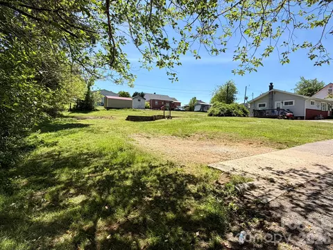 100 4th Em St, Marion, NC 28752 photo 8