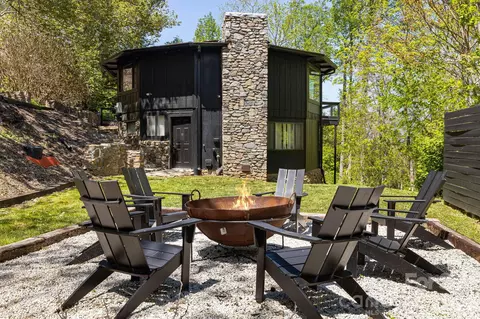 1 Patton Cir, Asheville, NC 28804
