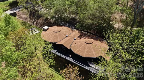 1 Patton Cir, Asheville, NC 28804