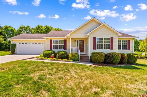 125 Fawnwood Dr, Statesville, NC 28625