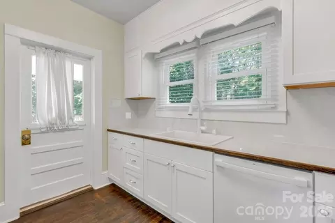 Kitchen - 1415 Roan Rd, Spruce Pine, NC 28777 photo 5 of 5