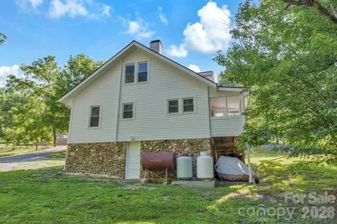 Exterior - 1415 Roan Rd, Spruce Pine, NC 28777 photo 7 of 8