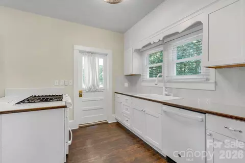 Kitchen - 1415 Roan Rd, Spruce Pine, NC 28777 photo 2 of 5