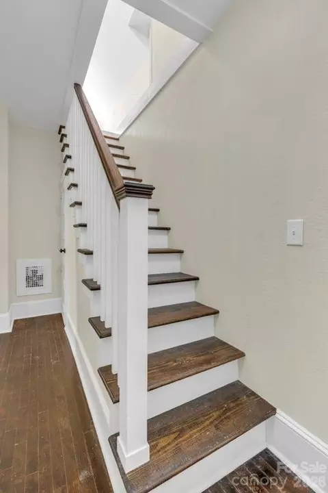 Entry Way - 1415 Roan Rd, Spruce Pine, NC 28777 photo 1 of 2