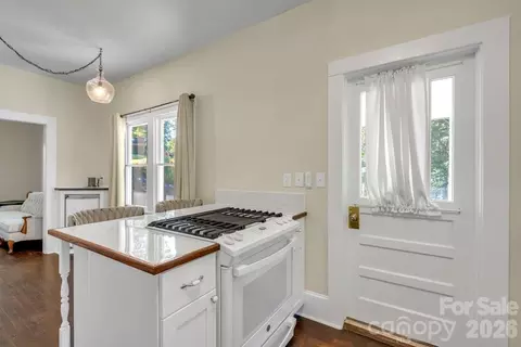 Kitchen - 1415 Roan Rd, Spruce Pine, NC 28777 photo 4 of 5