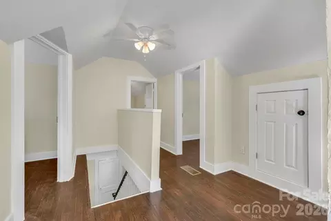 Entry Way - 1415 Roan Rd, Spruce Pine, NC 28777 photo 2 of 2