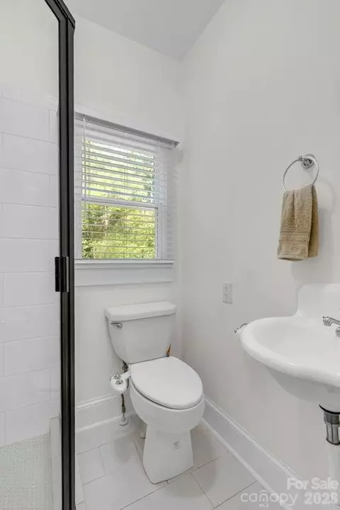 Bath - 1415 Roan Rd, Spruce Pine, NC 28777 photo 5 of 5