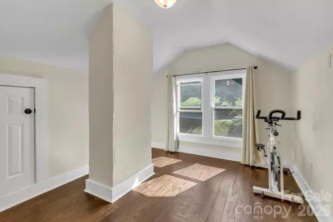 Bedroom - 1415 Roan Rd, Spruce Pine, NC 28777 photo 2 of 4