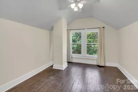 Bedroom - 1415 Roan Rd, Spruce Pine, NC 28777 photo 4 of 4