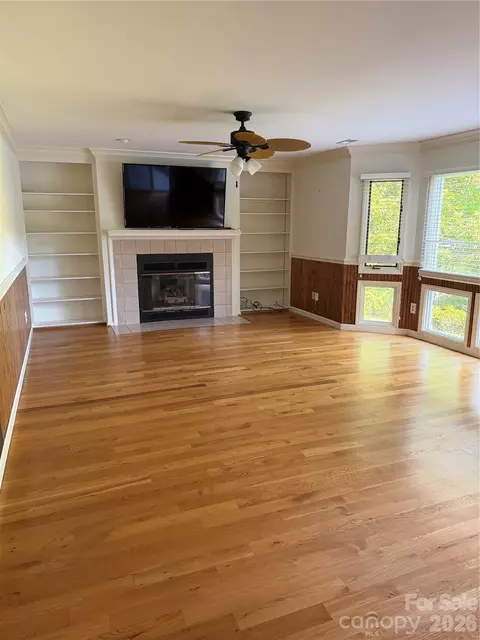 111 Burning Tree Ln, Flat Rock, NC 28731
