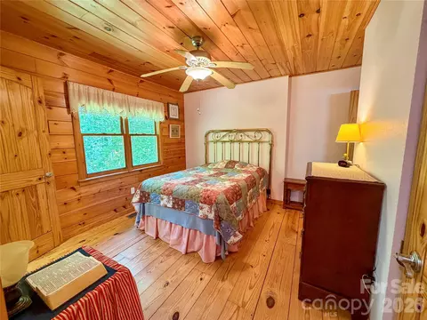 Bedroom - 175 Cougar Ln, Whittier, NC 28789 photo 1 of 5