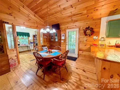Dining - 175 Cougar Ln, Whittier, NC 28789 photo 2 of 2