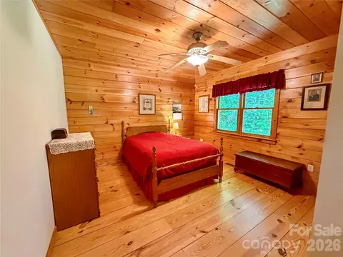 Bedroom - 175 Cougar Ln, Whittier, NC 28789 photo 4 of 5