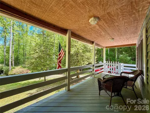 Exterior - 175 Cougar Ln, Whittier, NC 28789 photo 6 of 10