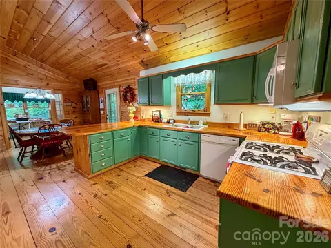 Kitchen - 175 Cougar Ln, Whittier, NC 28789 photo 1 of 3