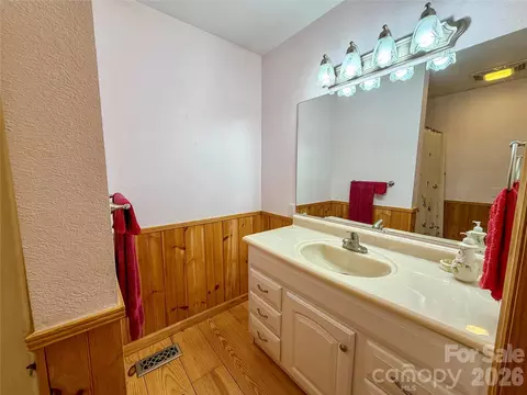 Bath - 175 Cougar Ln, Whittier, NC 28789 photo 4 of 4