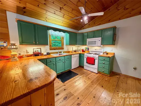 Kitchen - 175 Cougar Ln, Whittier, NC 28789 photo 3 of 3