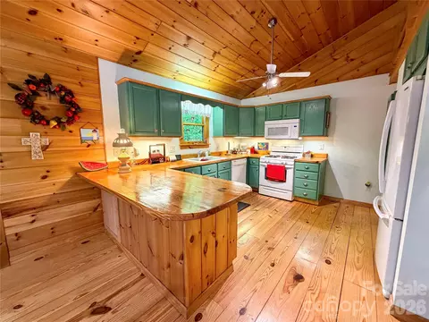 Kitchen - 175 Cougar Ln, Whittier, NC 28789 photo 2 of 3