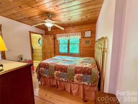Bedroom - 175 Cougar Ln, Whittier, NC 28789 photo 3 of 5