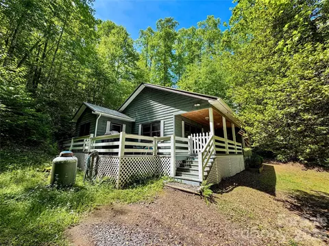 Exterior - 175 Cougar Ln, Whittier, NC 28789 photo 4 of 10