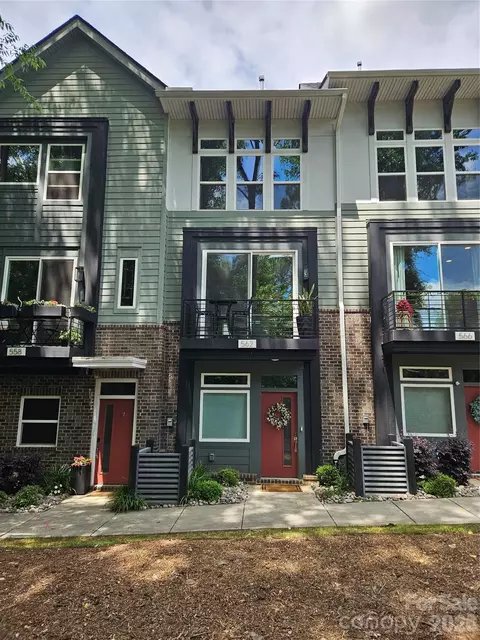 562 W End Dr, Charlotte, NC 28208