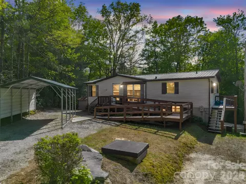 203 Rogat Rd, Hendersonville, NC 28792