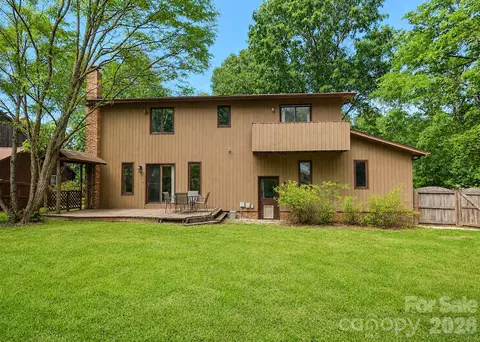 7040 Summer Pl, Charlotte, NC 28213