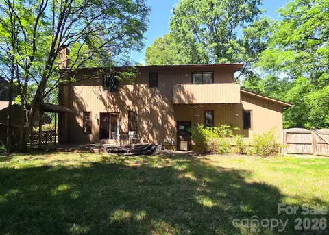 7040 Summer Pl, Charlotte, NC 28213