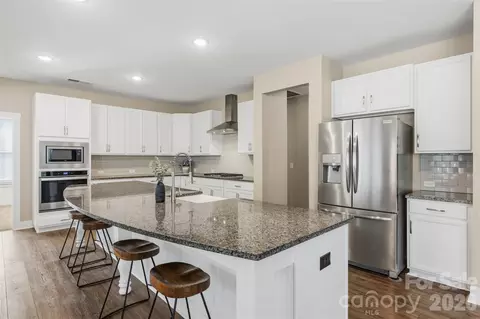 1135 Weir Ct, Fort Mill, SC 29708