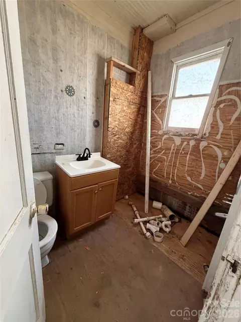 Bath - 1101 E Pine St, Lincolnton, NC 28092 photo 1 of 2