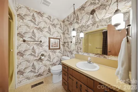 Bath - 9197 Apache Dr, Hickory, NC 28601 photo 2 of 2