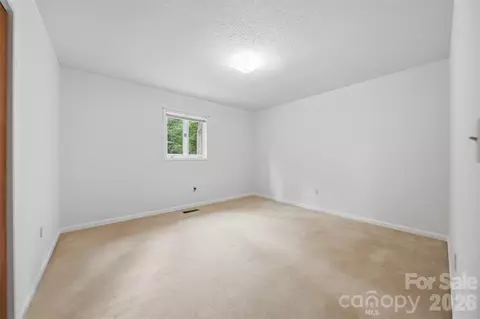 Bedroom - 9197 Apache Dr, Hickory, NC 28601 photo 4 of 5