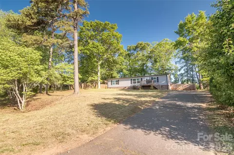 3973 Berry Creek Cir, Granite Falls, NC 28630