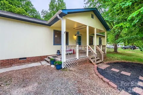 3917 Lake Rd, Charlotte, NC 28269
