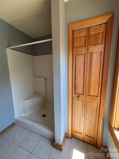 Bath - 103 Woodgate Dr, Bostic, NC 28018 photo 2 of 4