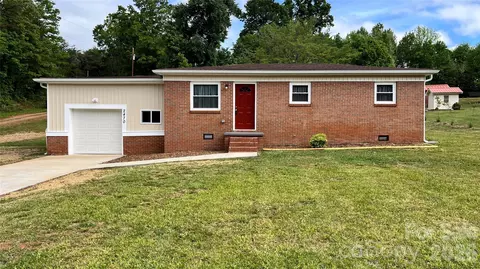 2470 Fire Department St, Newton, NC 28658