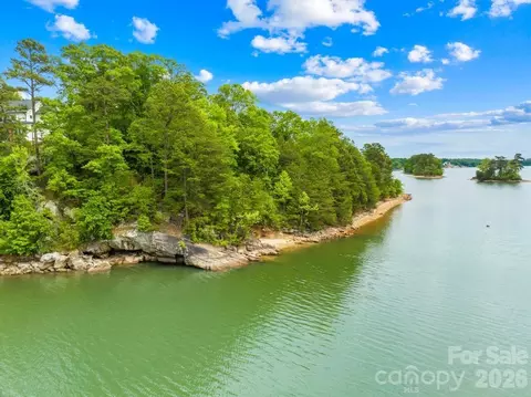 272 S Harbor Watch Dr, Statesville, NC 28677
