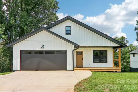 140 N Main St, Mars Hill, NC 28754