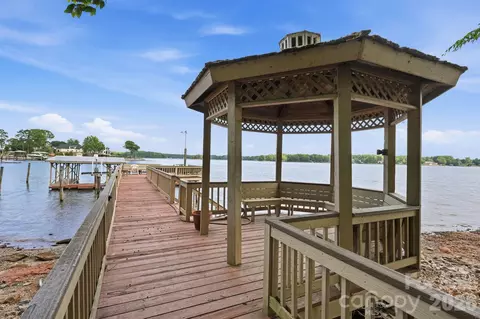 Exterior - 3725 Kingfisher Ln, Terrell, NC 28682 photo 2 of 9