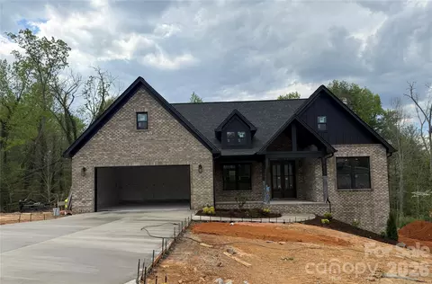 732 Chatsworth Cir, Lenoir, NC 28645