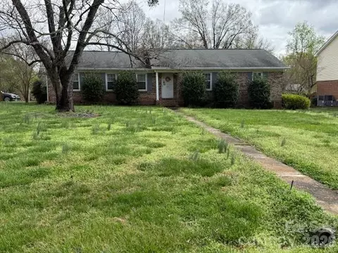 14232 Springwater Dr, Matthews, NC 28105