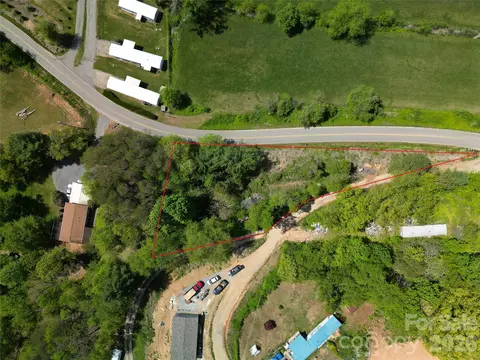 32 Windy Hill Ln, Canton, NC 28716