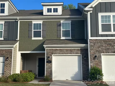 226 Harpers Run Ln, Matthews, NC 28104