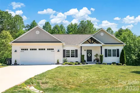 183 Falling Creek Dr, Statesville, NC 28625
